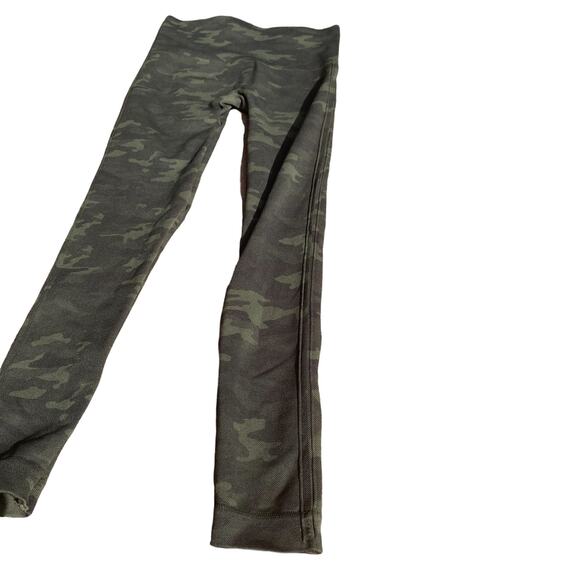 Spanx Leggings Look at Me Now Seamless Camo Camouflage Green Size Extra Small - Picture 6 of 11